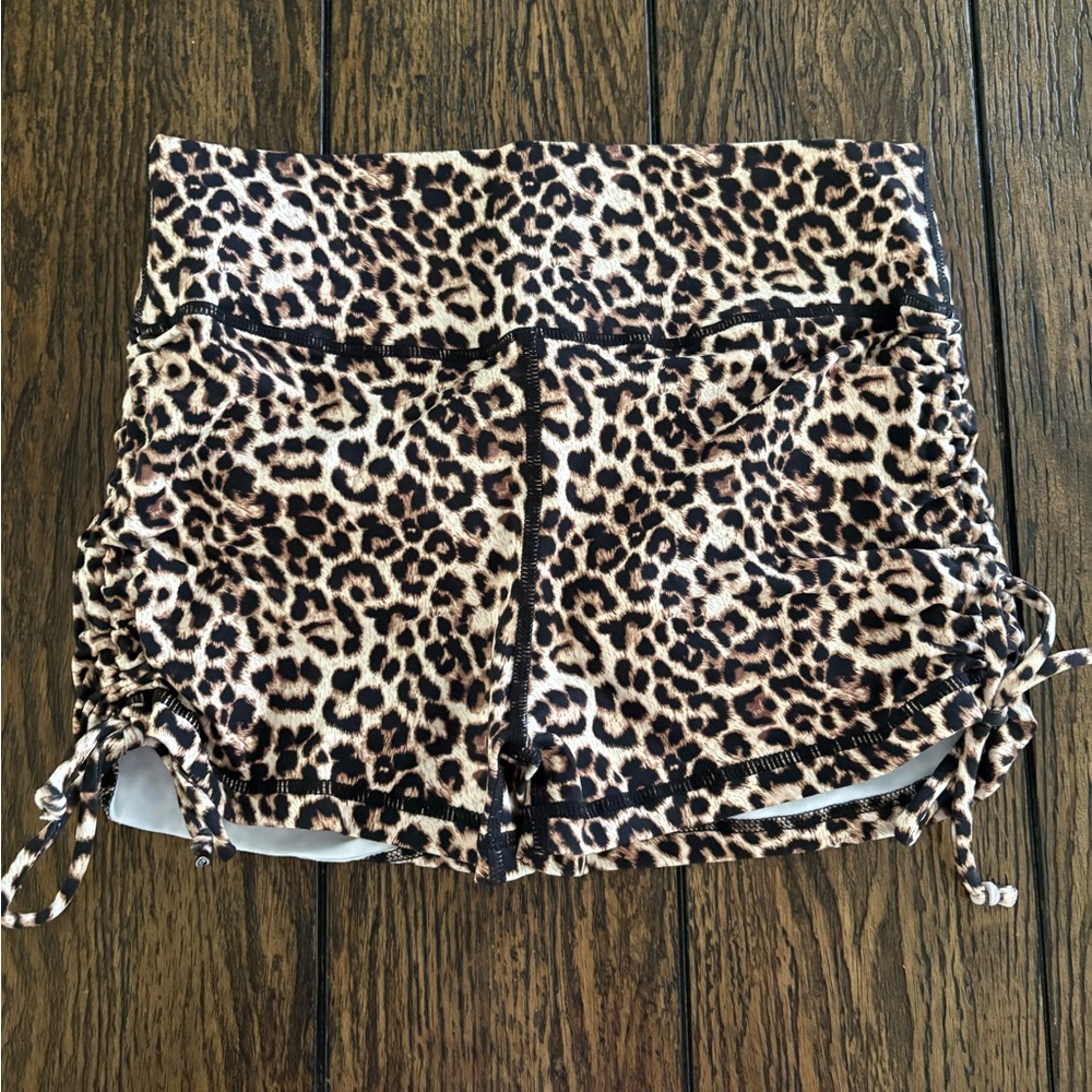 Zyia Leopard Brilliant Double Scrunchy Hustle shorts